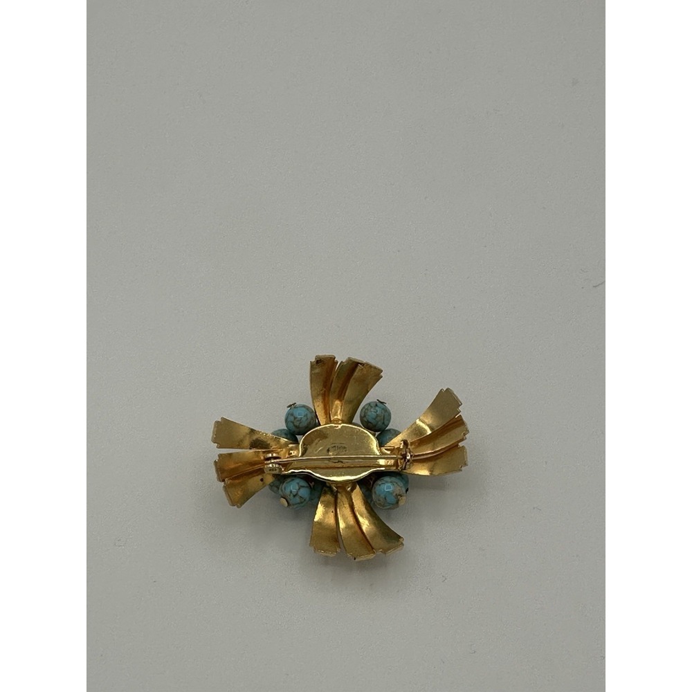 Brooch‎ 1940s Gold Color and Turquoise Matrix 3D Effect - Picture 3 of 6